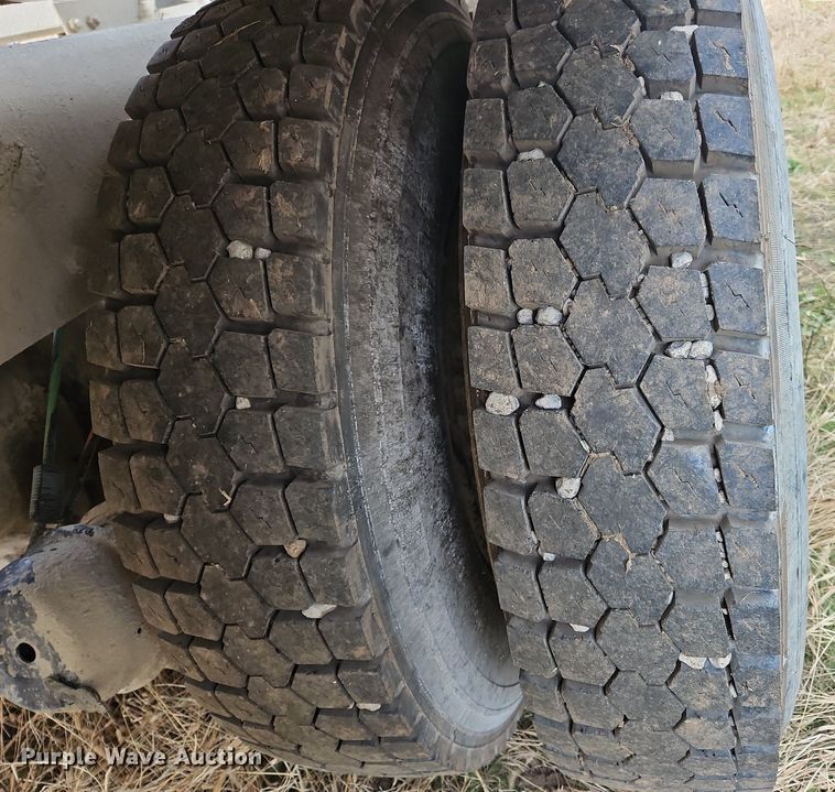 image for item NZ9051 1995 Ford L9000  ready mix truck