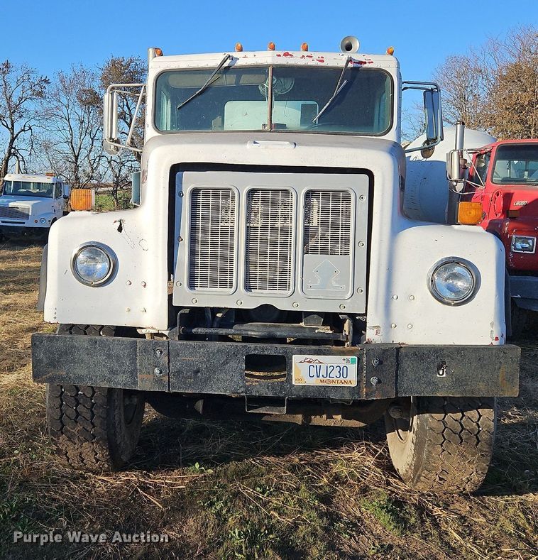image for item NZ9052 1991 International F5070  ready mix truck