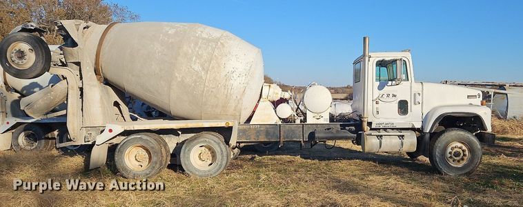 image for item NZ9052 1991 International F5070  ready mix truck