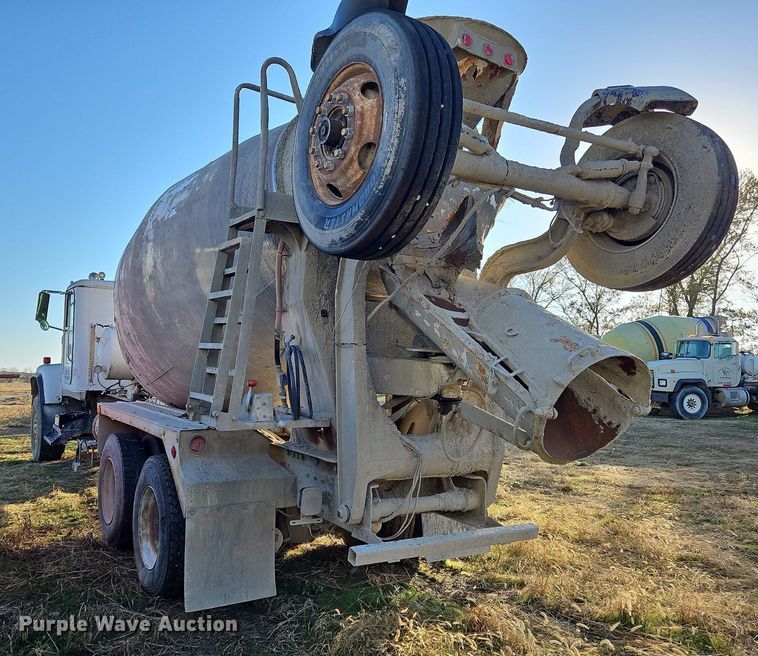 image for item NZ9052 1991 International F5070  ready mix truck
