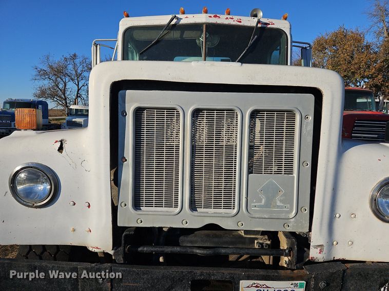 image for item NZ9052 1991 International F5070  ready mix truck