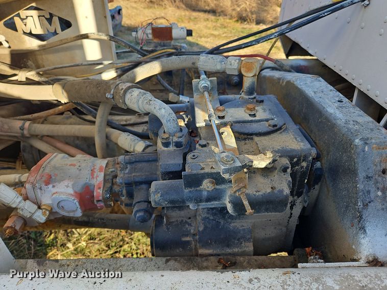 image for item NZ9052 1991 International F5070  ready mix truck