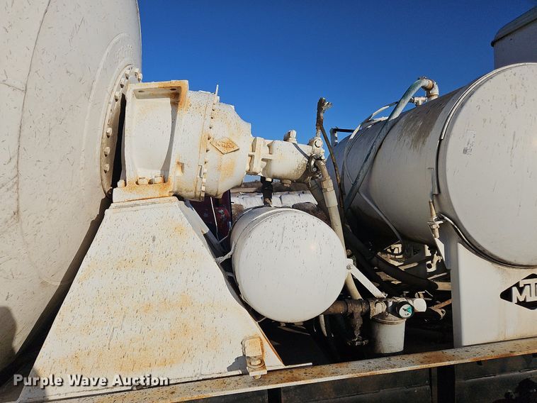 image for item NZ9052 1991 International F5070  ready mix truck