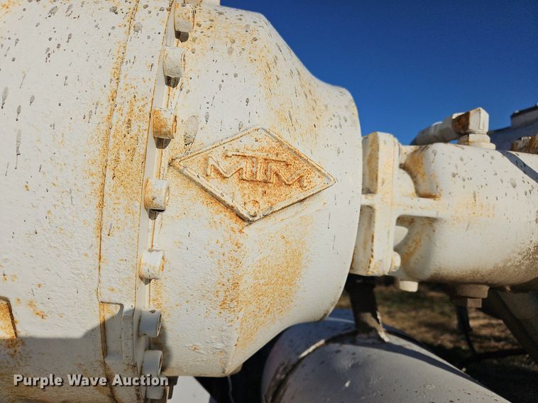 image for item NZ9052 1991 International F5070  ready mix truck