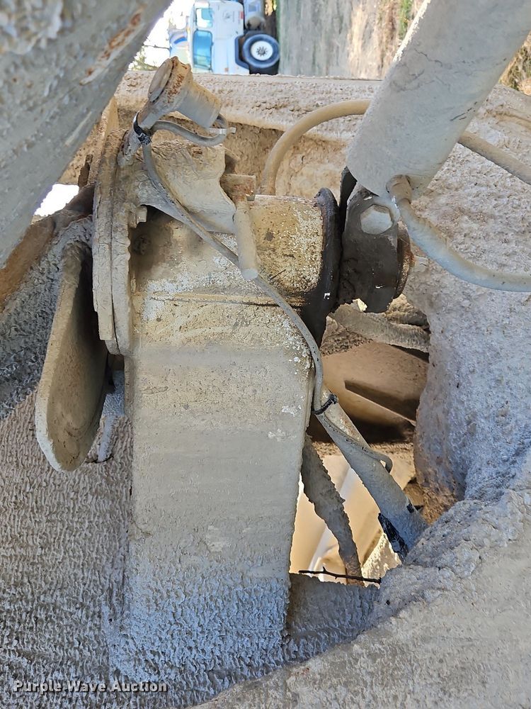 image for item NZ9052 1991 International F5070  ready mix truck