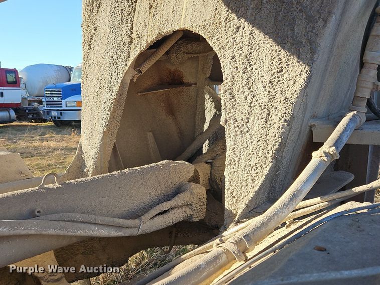 image for item NZ9052 1991 International F5070  ready mix truck