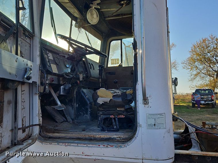 image for item NZ9052 1991 International F5070  ready mix truck