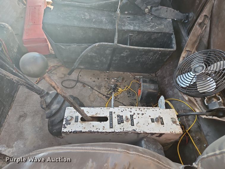 image for item NZ9052 1991 International F5070  ready mix truck