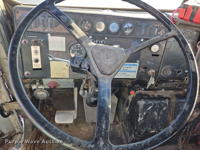 image for item NZ9052 1991 International F5070  ready mix truck
