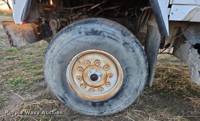 image for item NZ9052 1991 International F5070  ready mix truck