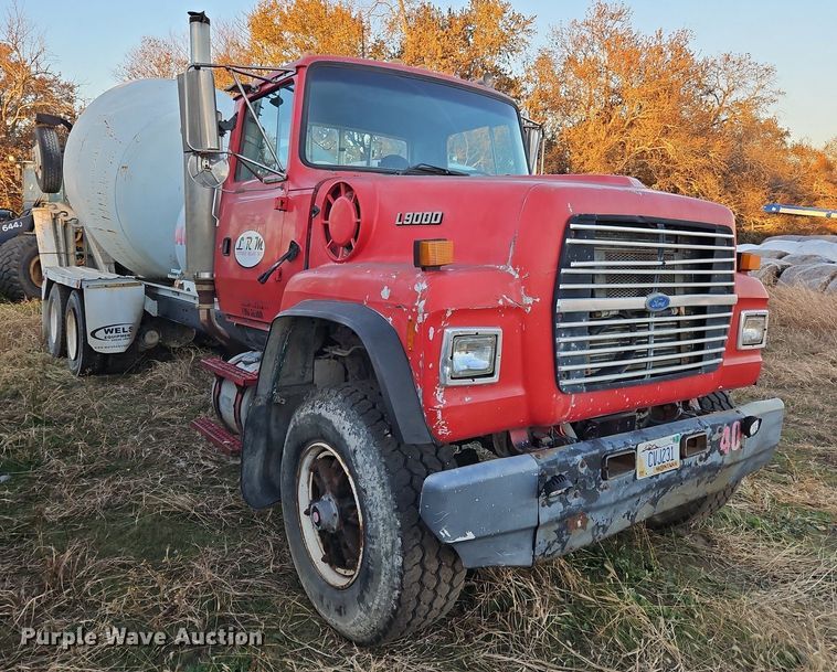 image for item NZ9053 1995 Ford L9000  ready mix truck