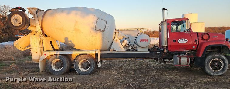 image for item NZ9053 1995 Ford L9000  ready mix truck