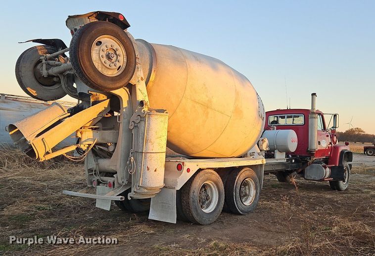 image for item NZ9053 1995 Ford L9000  ready mix truck