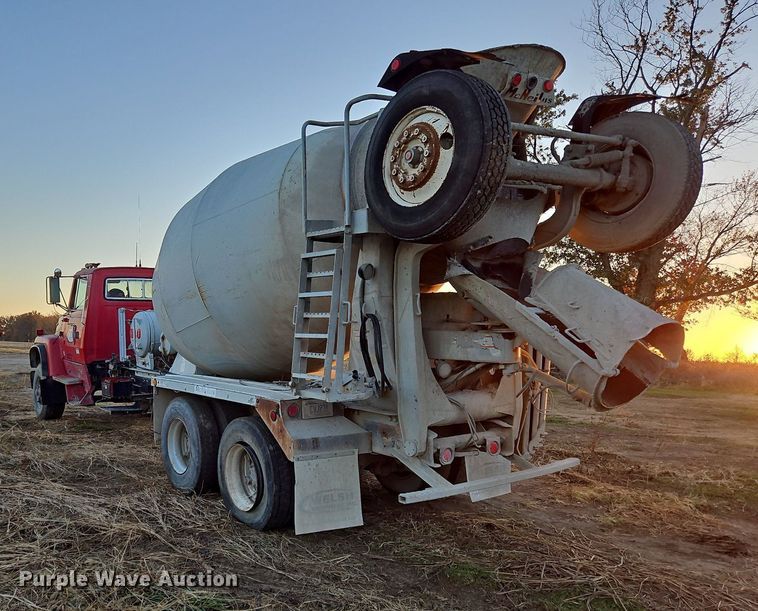 image for item NZ9053 1995 Ford L9000  ready mix truck