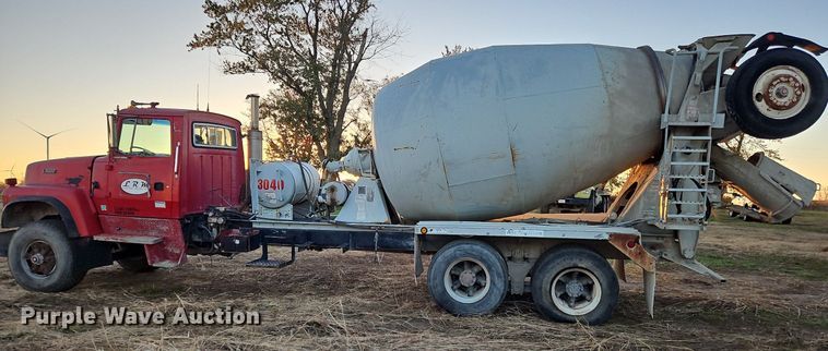 image for item NZ9053 1995 Ford L9000  ready mix truck