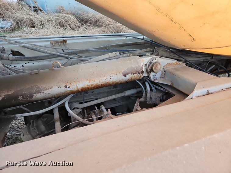 image for item NZ9053 1995 Ford L9000  ready mix truck