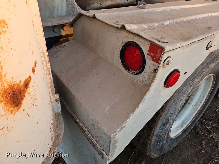 image for item NZ9053 1995 Ford L9000  ready mix truck