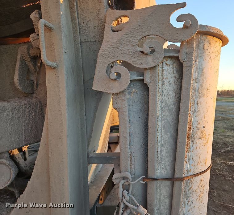 image for item NZ9053 1995 Ford L9000  ready mix truck