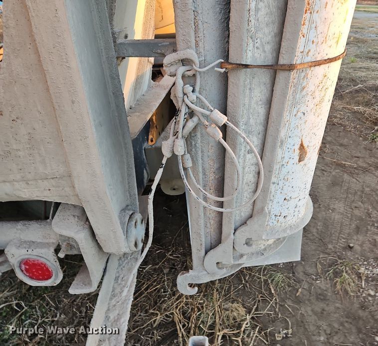 image for item NZ9053 1995 Ford L9000  ready mix truck