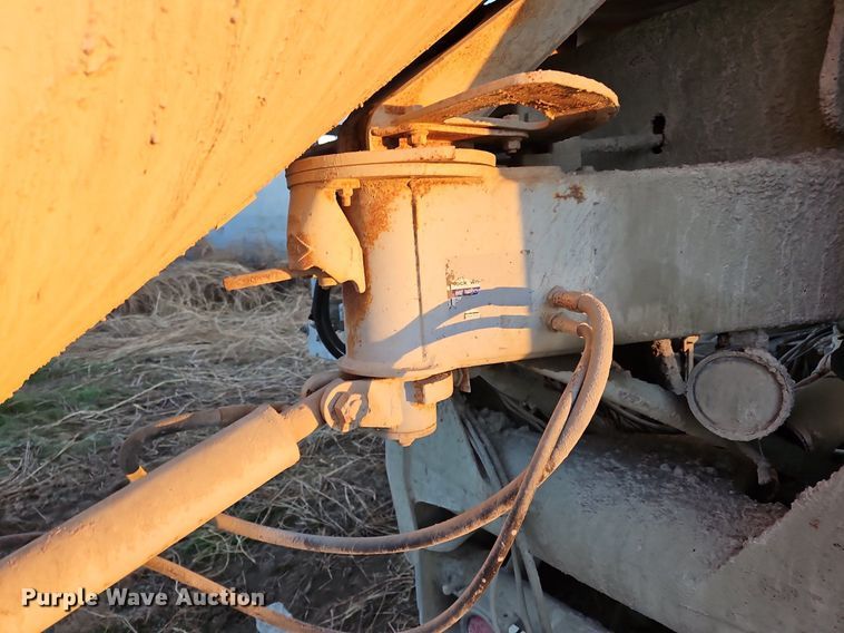 image for item NZ9053 1995 Ford L9000  ready mix truck