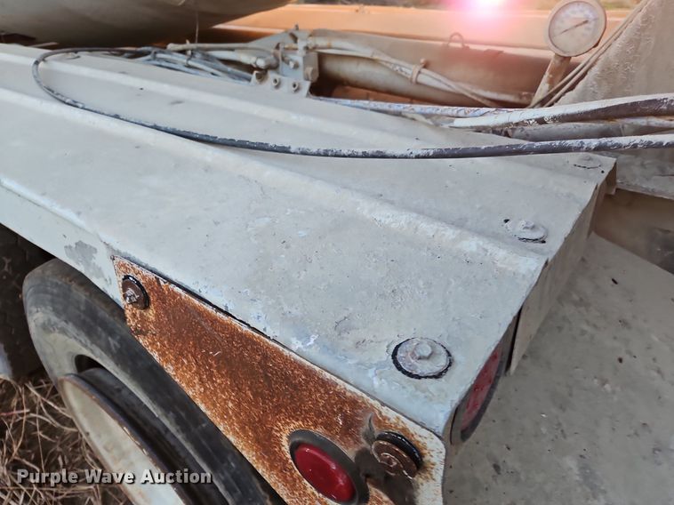 image for item NZ9053 1995 Ford L9000  ready mix truck