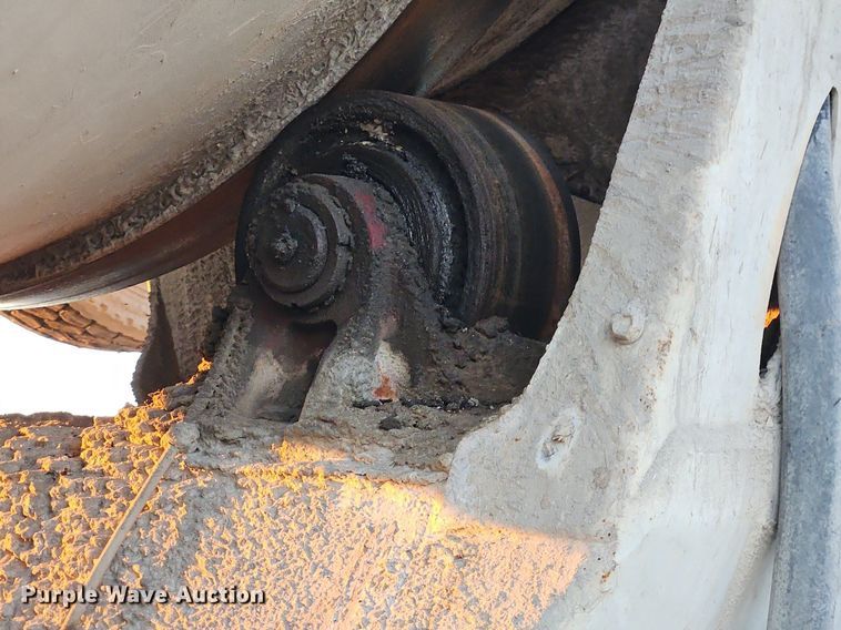 image for item NZ9053 1995 Ford L9000  ready mix truck