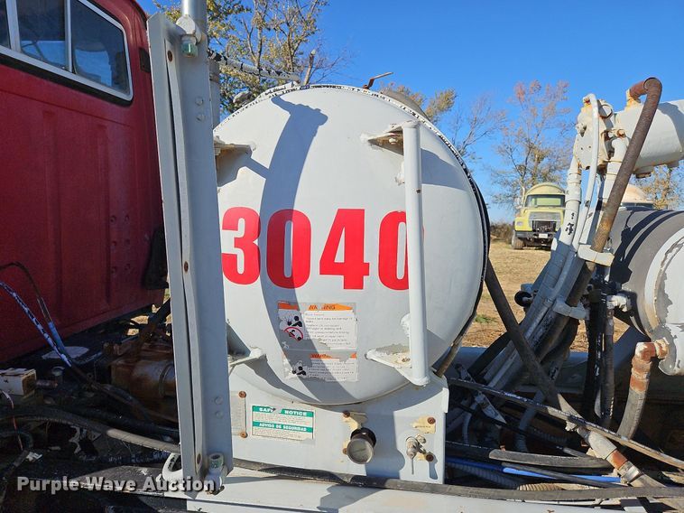 image for item NZ9053 1995 Ford L9000  ready mix truck