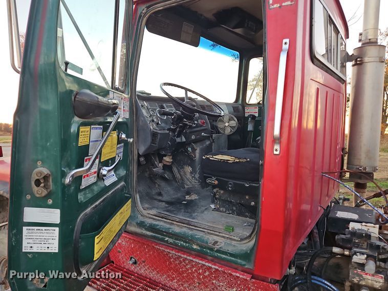 image for item NZ9053 1995 Ford L9000  ready mix truck