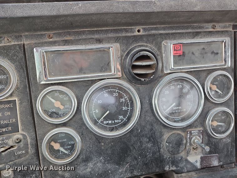 image for item NZ9053 1995 Ford L9000  ready mix truck