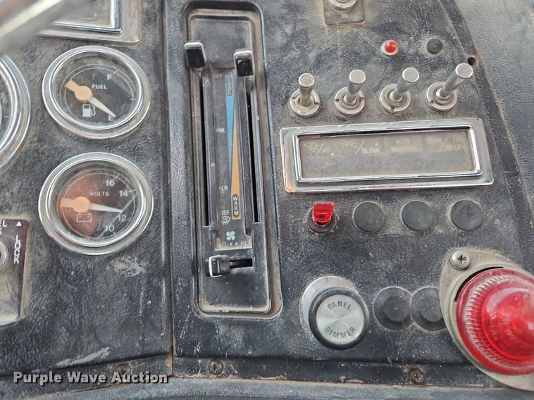 image for item NZ9053 1995 Ford L9000  ready mix truck