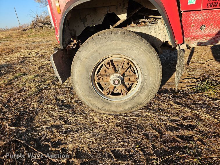 image for item NZ9053 1995 Ford L9000  ready mix truck