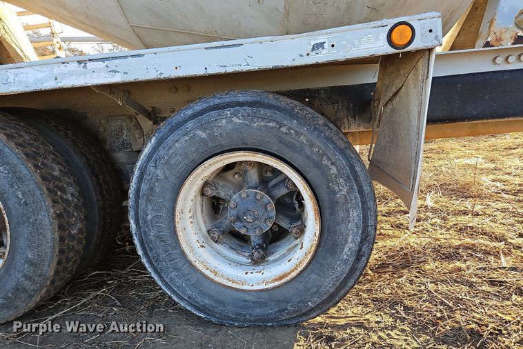 image for item NZ9053 1995 Ford L9000  ready mix truck