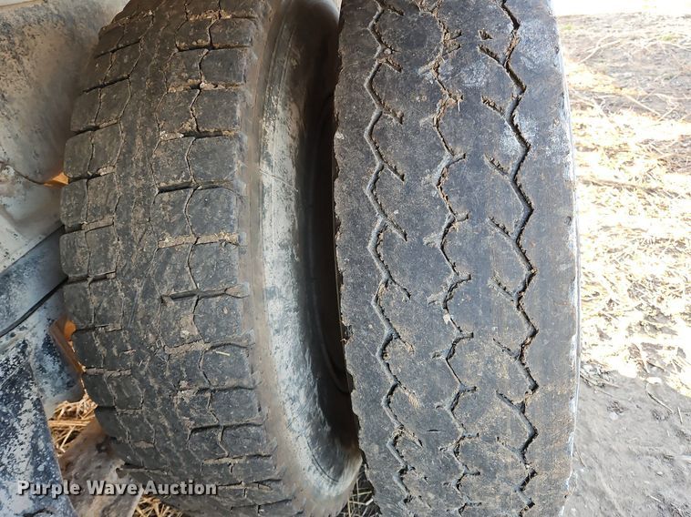 image for item NZ9053 1995 Ford L9000  ready mix truck