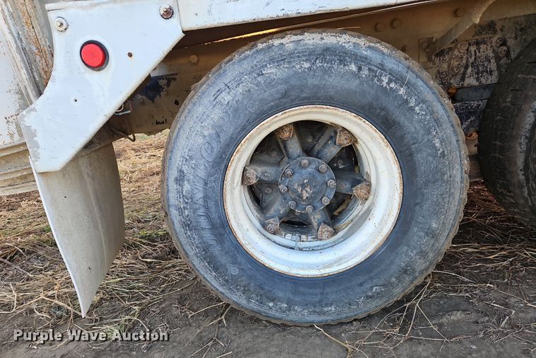 image for item NZ9053 1995 Ford L9000  ready mix truck