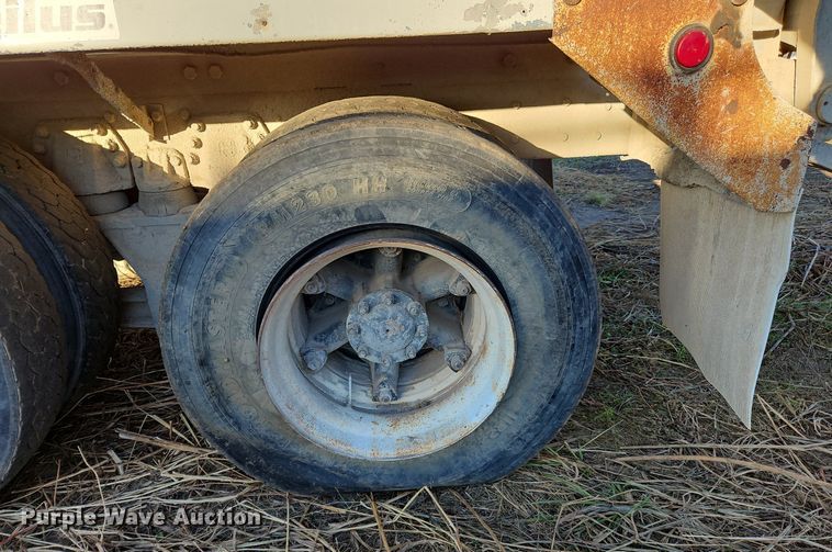 image for item NZ9053 1995 Ford L9000  ready mix truck