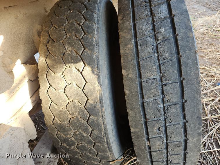 image for item NZ9053 1995 Ford L9000  ready mix truck