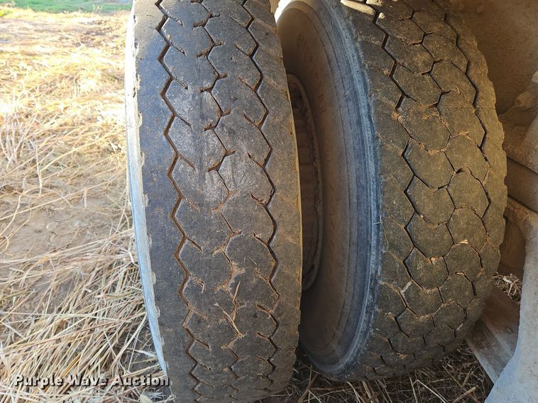 image for item NZ9053 1995 Ford L9000  ready mix truck