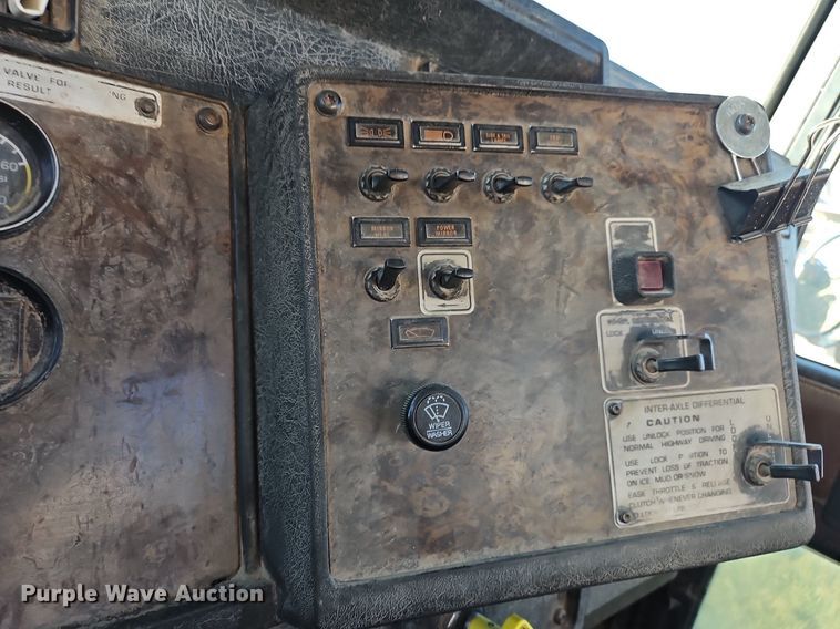 image for item NZ9054 (2) Kenworth trucks