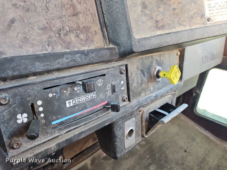 image for item NZ9054 (2) Kenworth trucks