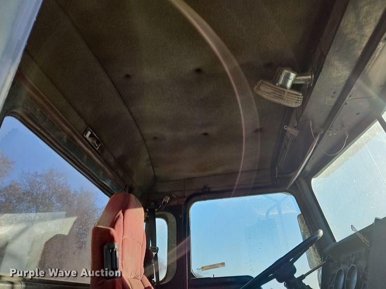 image for item NZ9054 (2) Kenworth trucks
