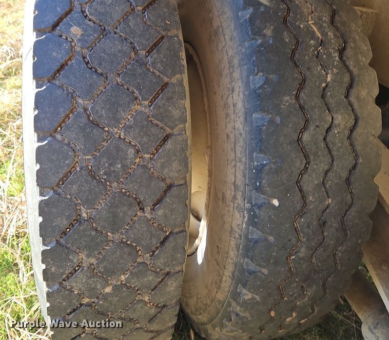 image for item NZ9054 (2) Kenworth trucks