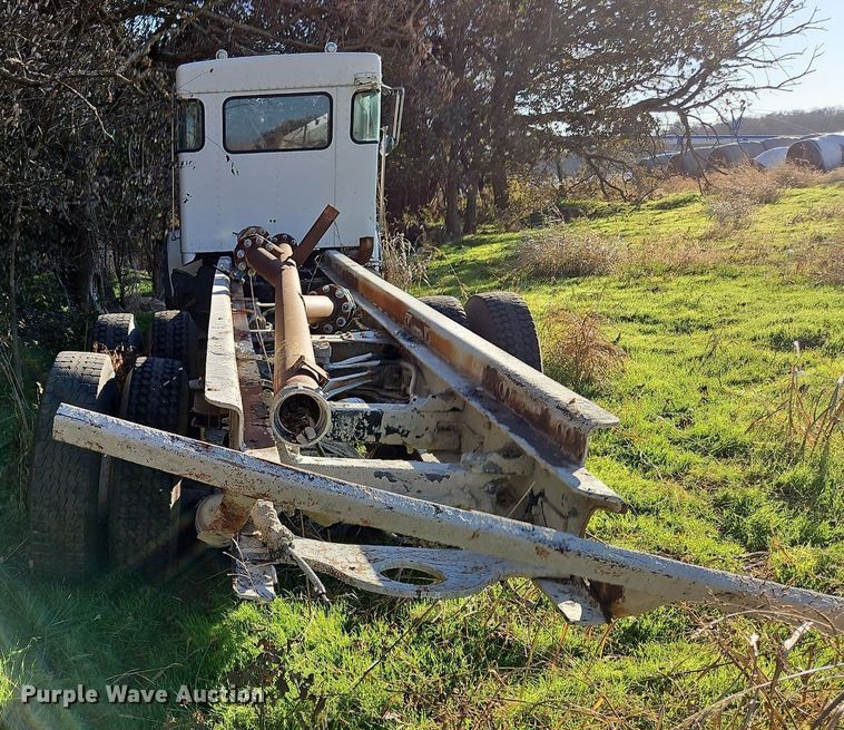 image for item NZ9054 (2) Kenworth trucks