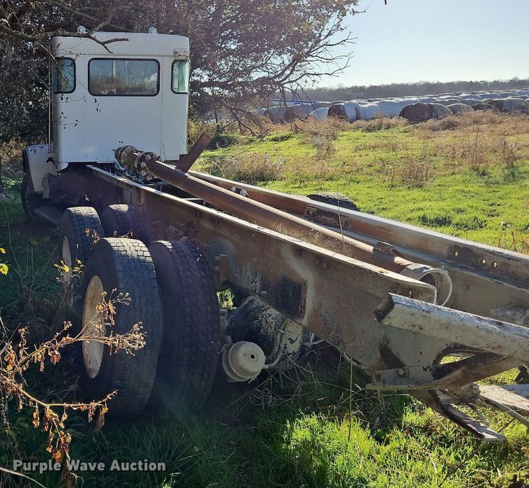 image for item NZ9054 (2) Kenworth trucks