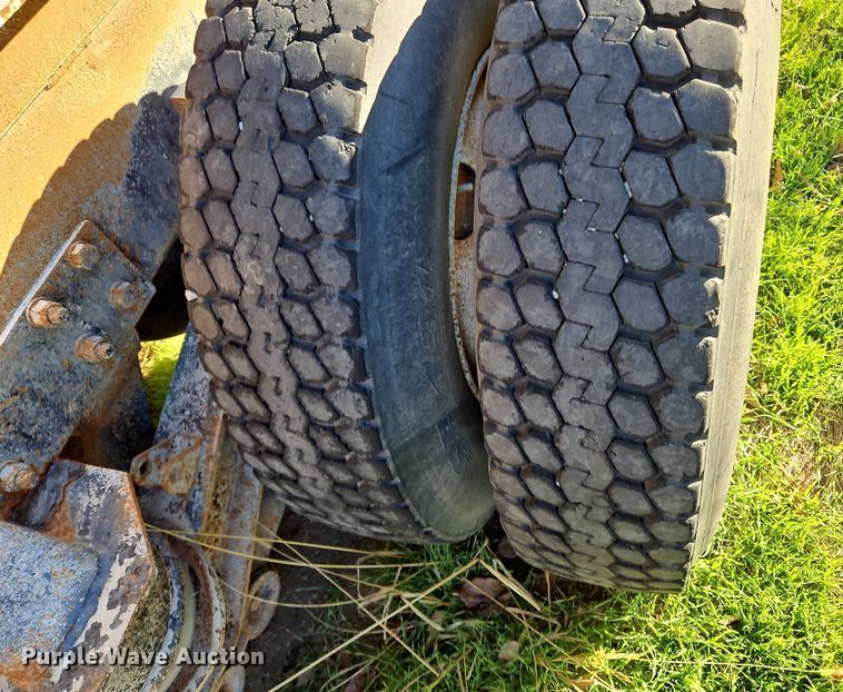 image for item NZ9054 (2) Kenworth trucks