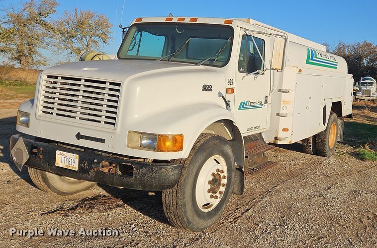 image for item NZ9055 1999 International 4700  fuel truck