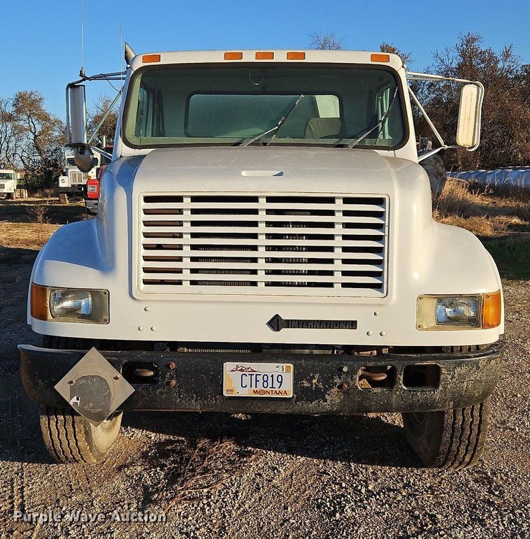 image for item NZ9055 1999 International 4700  fuel truck