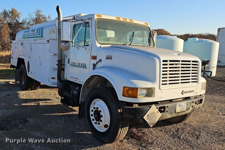 image for item NZ9055 1999 International 4700  fuel truck
