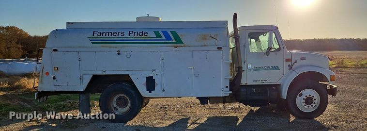 image for item NZ9055 1999 International 4700  fuel truck