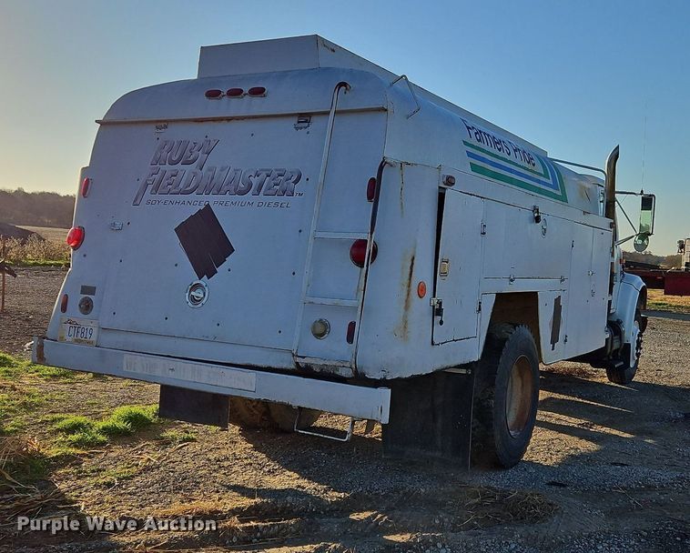 image for item NZ9055 1999 International 4700  fuel truck