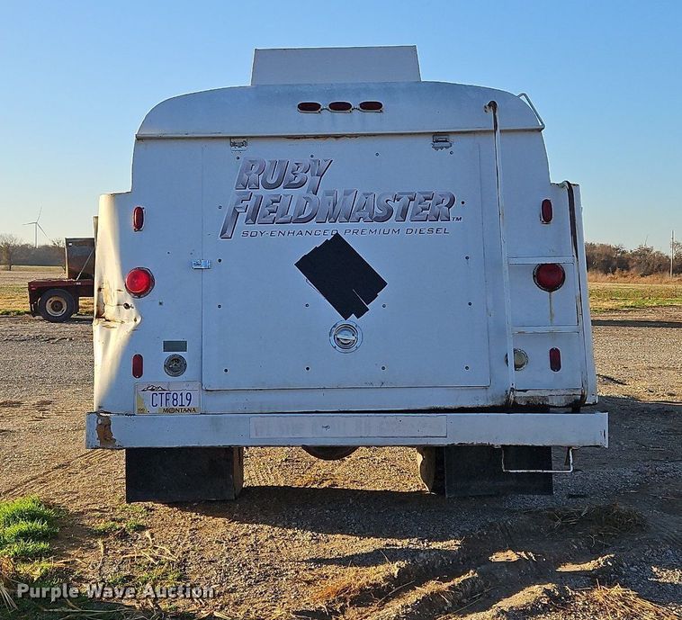 image for item NZ9055 1999 International 4700  fuel truck